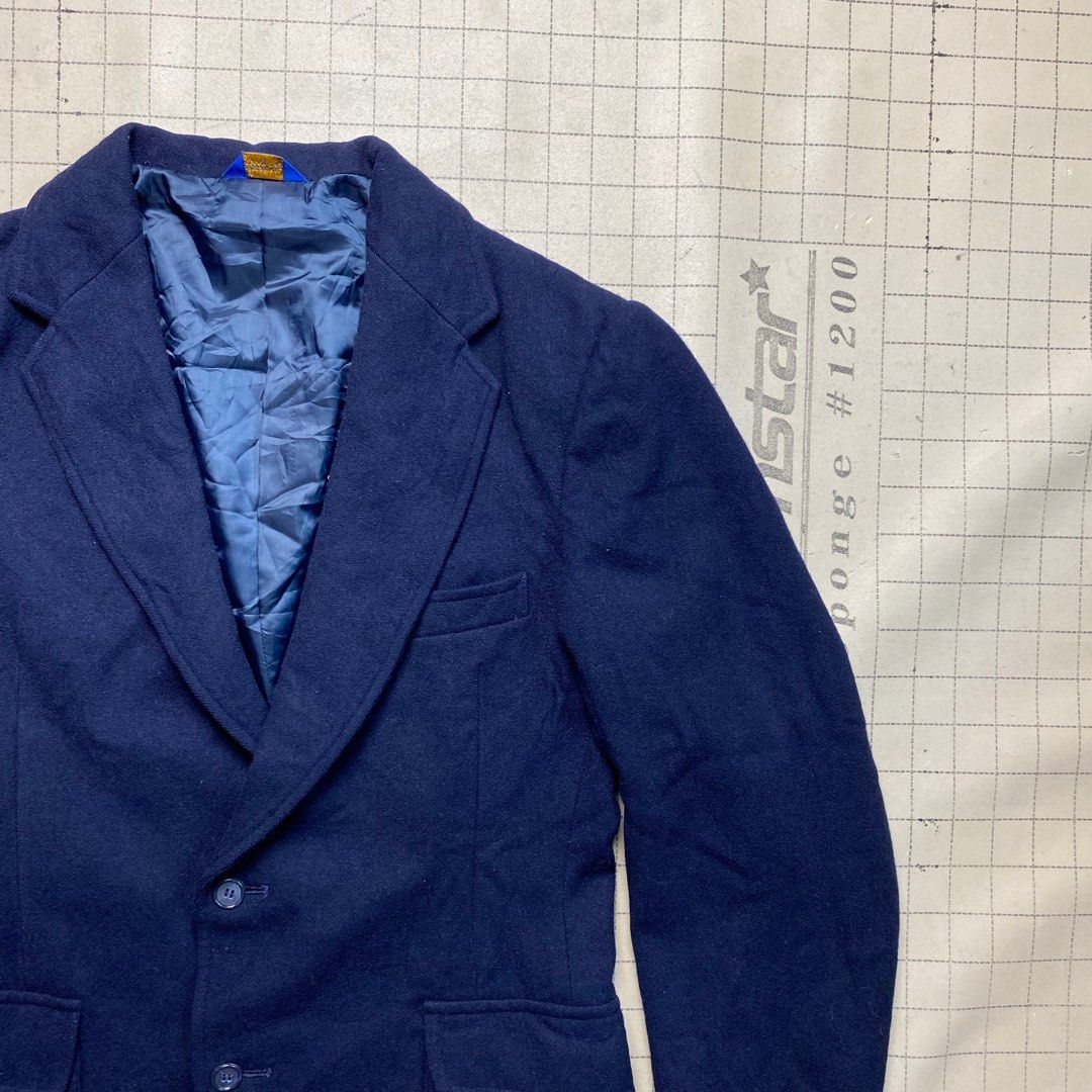 Vintage Pendleton hundred percent Virgin Wool coat (Category: Coats, Jackets and Outerwear) located in Santa Cruz. Submitted by jaysosmoove (Listing ID 1406588163, Image 3). Description: Vintage Pendleton hundred percent Virgin Wool coat width 20 length 29 excellent condition location • Santa Cruz, Laguna📍.