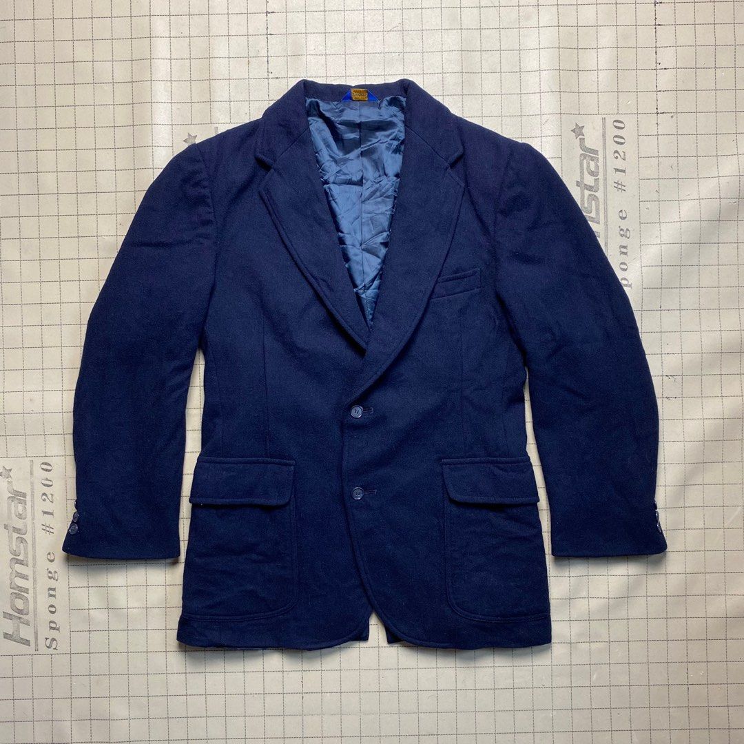 Vintage Pendleton hundred percent Virgin Wool coat (Category: Coats, Jackets and Outerwear) located in Santa Cruz. Submitted by jaysosmoove (Listing ID 1406588163, Image 1). Description: Vintage Pendleton hundred percent Virgin Wool coat width 20 length 29 excellent condition location • Santa Cruz, Laguna📍.