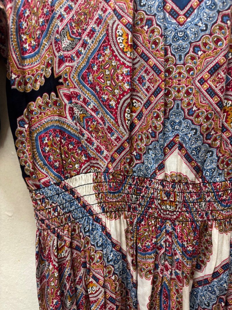 Warehouse Patterned Cold Shoulder Dress (Category: Dresses) located in Paranaque City. Submitted by cathsudon (Listing ID 1406544013, Image 3). Description: > Great for brunch dates > Paisley print with cold shoulder design, tie detail at neckline, and elasticated waist > Flowing skirt. So comfy! > Price is negotiable > Rfs: Decluttering MOP: GCash/BPI via QR (will be provided once I accept the price offered) Delivery: Grab or Lalamove Delivery f