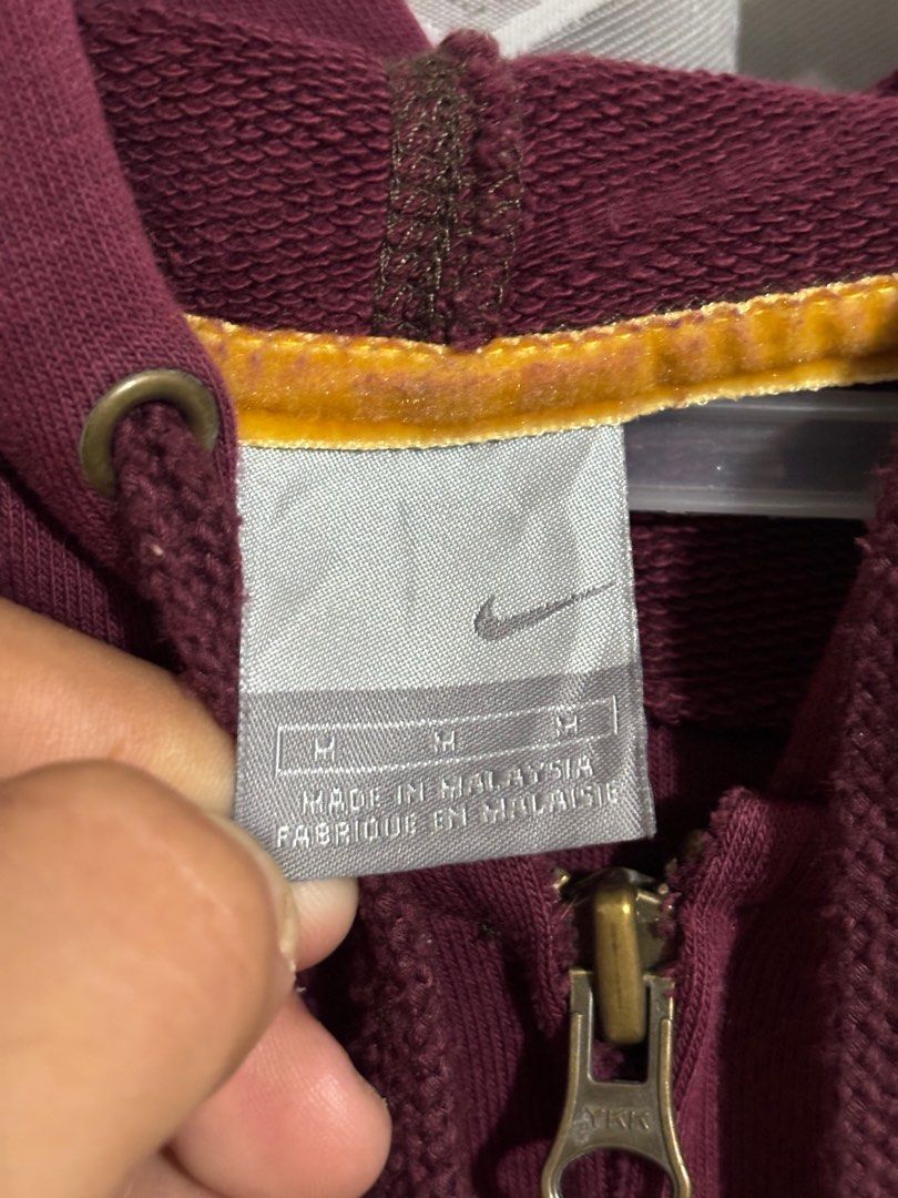 Y2K Nike Zip Up Hoodie (Category: Hoodies) located in Davao. Submitted by simsapparel (Listing ID 1406618061, Image 3). Description: Y2K Nike Zip Up Hoodie 🏷️: 2000s Nike Size: M Length: 25.5” Width: 23” Sleeves:24” Issue: None Price: 399 + sf.
