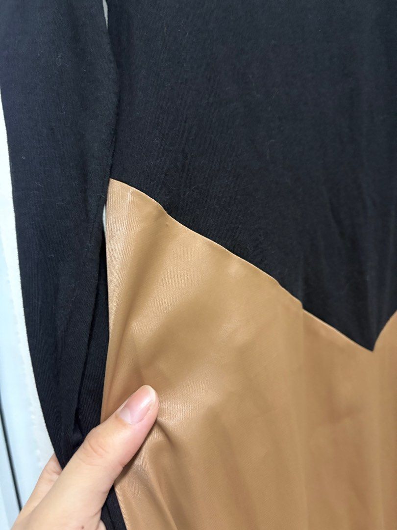 Zara Color Block Dress (Category: Dresses) located in Pasig City. Submitted by katetatin (Listing ID 1406567647, Image 2). Description: - Zara color block dress - Features a black top and tan bottom - Long sleeves - Round neckline - Size: S - Made in Turkey.