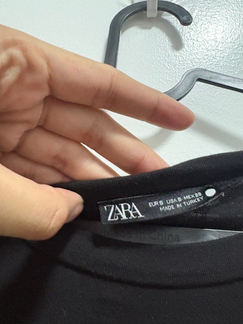 Zara Color Block Dress (Category: Dresses) located in Pasig City. Submitted by katetatin (Listing ID 1406567647, Image 3). Description: - Zara color block dress - Features a black top and tan bottom - Long sleeves - Round neckline - Size: S - Made in Turkey.