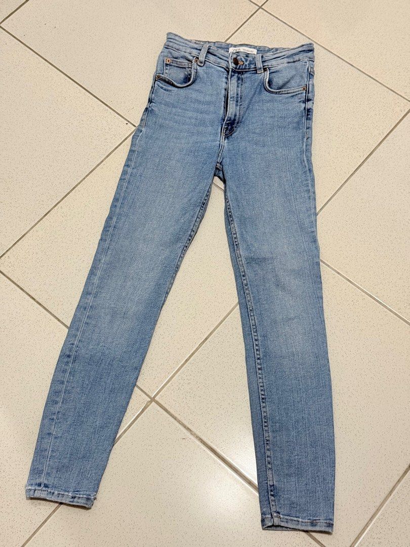 Zara skinny jeans (Category: Jeans) located in Valenzuela. Submitted by _hazelt (Listing ID 1406627235, Image 1). Description: Still in good condition Rfs: not my style anymore fits 23-25.