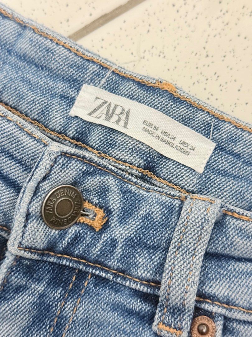 Zara skinny jeans (Category: Jeans) located in Valenzuela. Submitted by _hazelt (Listing ID 1406627235, Image 2). Description: Still in good condition Rfs: not my style anymore fits 23-25.