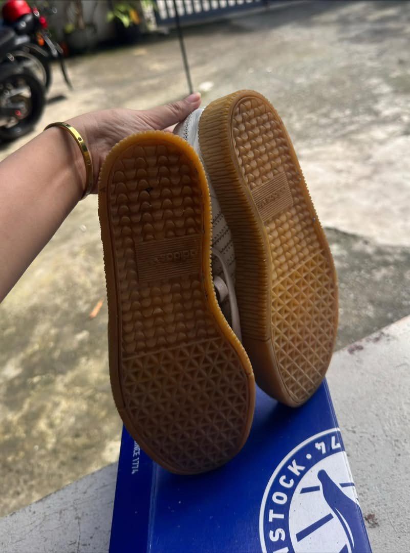 Adidas Samba Rose White Gum Sole (Category: Sneakers) located in Kalibo. Submitted by _mafideclutters (Listing ID 1406670498, Image 3). Description: - Adidas Samba Rose(size 6) - White colorway with gum sole - Classic Adidas stripes - flaws visible in photos .