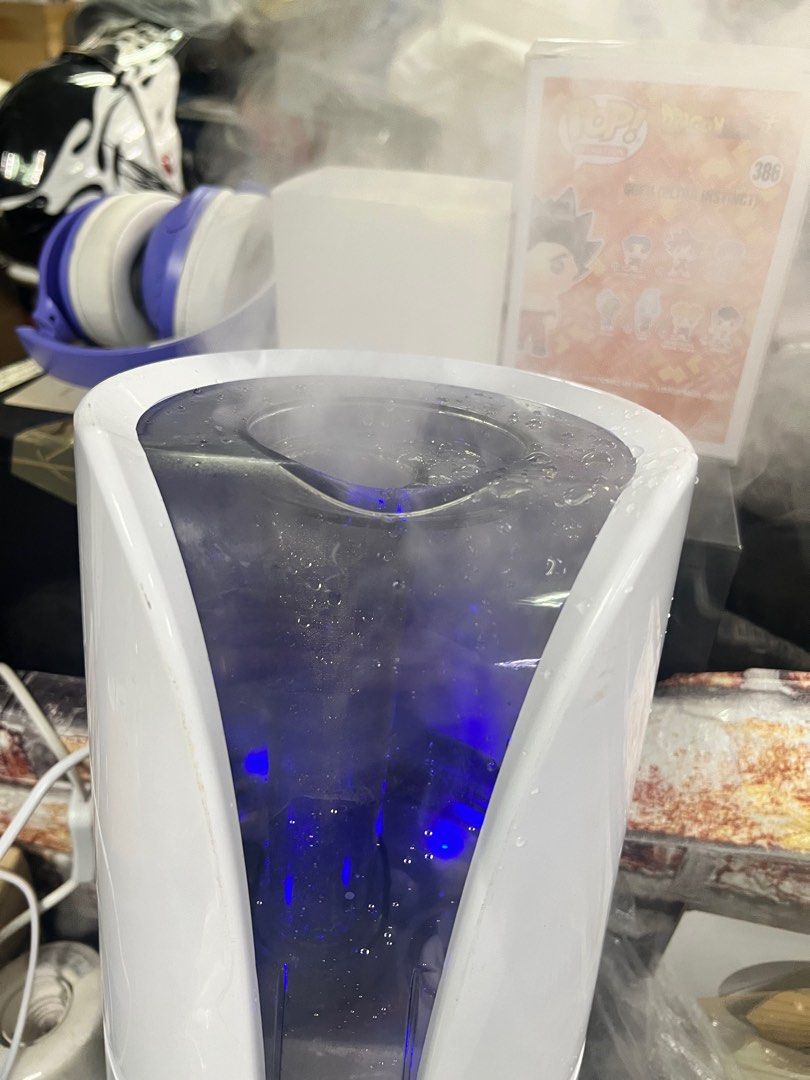Anko Air Humidifier (Category: Air Purifiers & Dehumidifiers) located in Pasay City. Submitted by meostore (Listing ID 1406665127, Image 3). Description: Item is in good condition Missing nozzle With box and manual With lights Pasay Location.