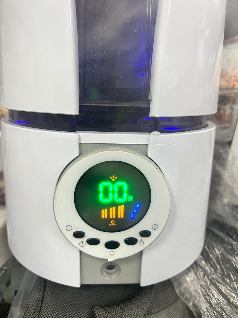 Anko Air Humidifier (Category: Air Purifiers & Dehumidifiers) located in Pasay City. Submitted by meostore (Listing ID 1406665127, Image 2). Description: Item is in good condition Missing nozzle With box and manual With lights Pasay Location.