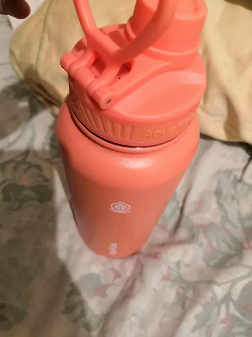 AquaFlask 32oz Insulated Water Bottle (Category: Water Bottles & Tumblers) located in Muntinlupa City. Submitted by blessed_ming.ph (Listing ID 1406680944, Image 2). Description: - AquaFlask 32oz insulated water bottle - Stylish coral color - Convenient flip-top lid - - BPA-free - Vacuum-insulated for temperature retention - 946ml capacity - Designed in California - no dents, no issues -used ones, .