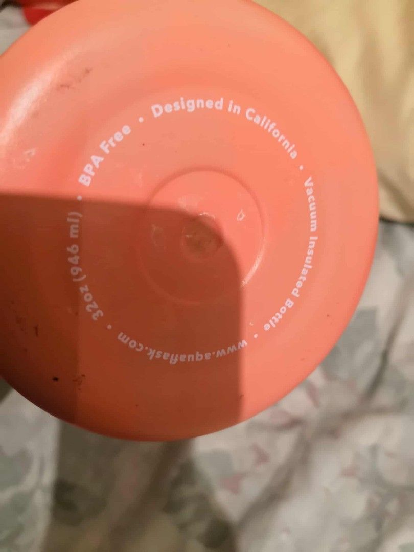 AquaFlask 32oz Insulated Water Bottle (Category: Water Bottles & Tumblers) located in Muntinlupa City. Submitted by blessed_ming.ph (Listing ID 1406680944, Image 3). Description: - AquaFlask 32oz insulated water bottle - Stylish coral color - Convenient flip-top lid - - BPA-free - Vacuum-insulated for temperature retention - 946ml capacity - Designed in California - no dents, no issues -used ones, .
