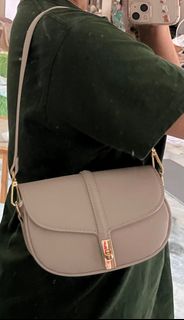 (Category: ) located in . Submitted by nanalatte (Listing ID 1406659075, Image 1). Description: .