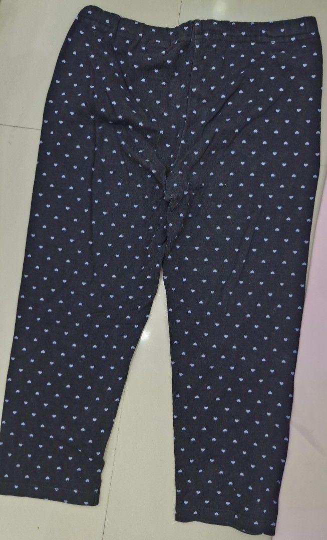 Assorted Leggings (Category: Babies & Kids Fashion) located in Malolos. Submitted by prelovedclothes_stuff (Listing ID 1406751962, Image 2). Description: Set of four leggings in various colors and styles. Includes a pair with a heart pattern, a pink pair, a blue pair with pockets, and a dark blue pair. The dark blue pair has a thin part. All leggings appear to be made of a comfortable, stretchy material. 5to7yo.
