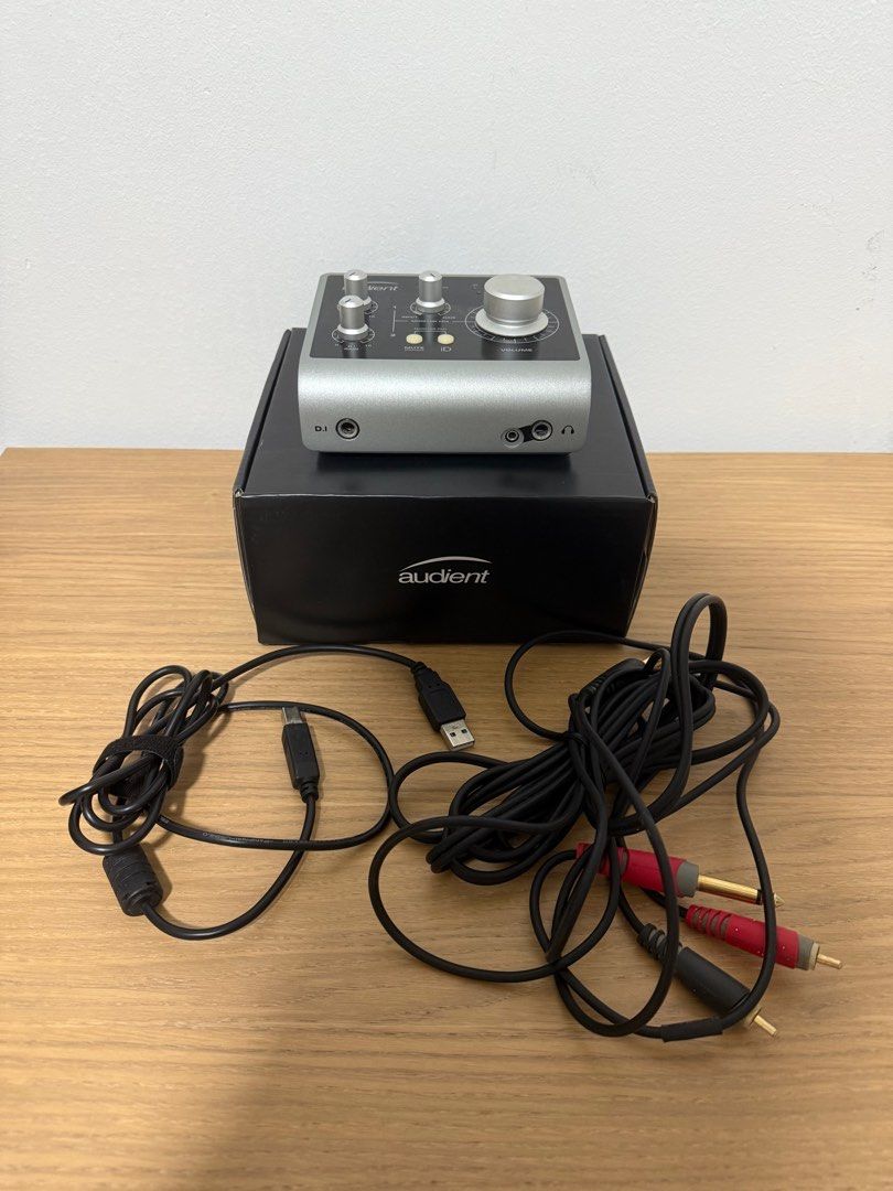 Audient iD4 Audio Interface64699076977282111