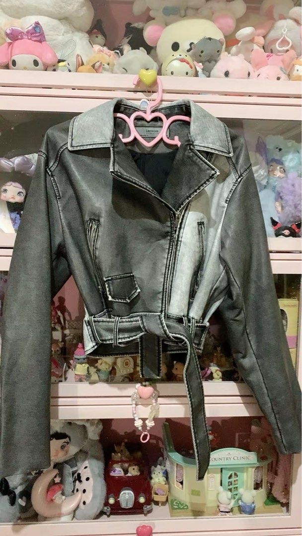 Black / Grey leather cropped jacket (Category: Coats, Jackets and Outerwear) located in Quezon City. Submitted by shoplikeisa (Listing ID 1406720139, Image 1). Description: 10/10 condition ! :3 never worn outside cropped but oversized fit ( small to large ) best fit small 🖤.