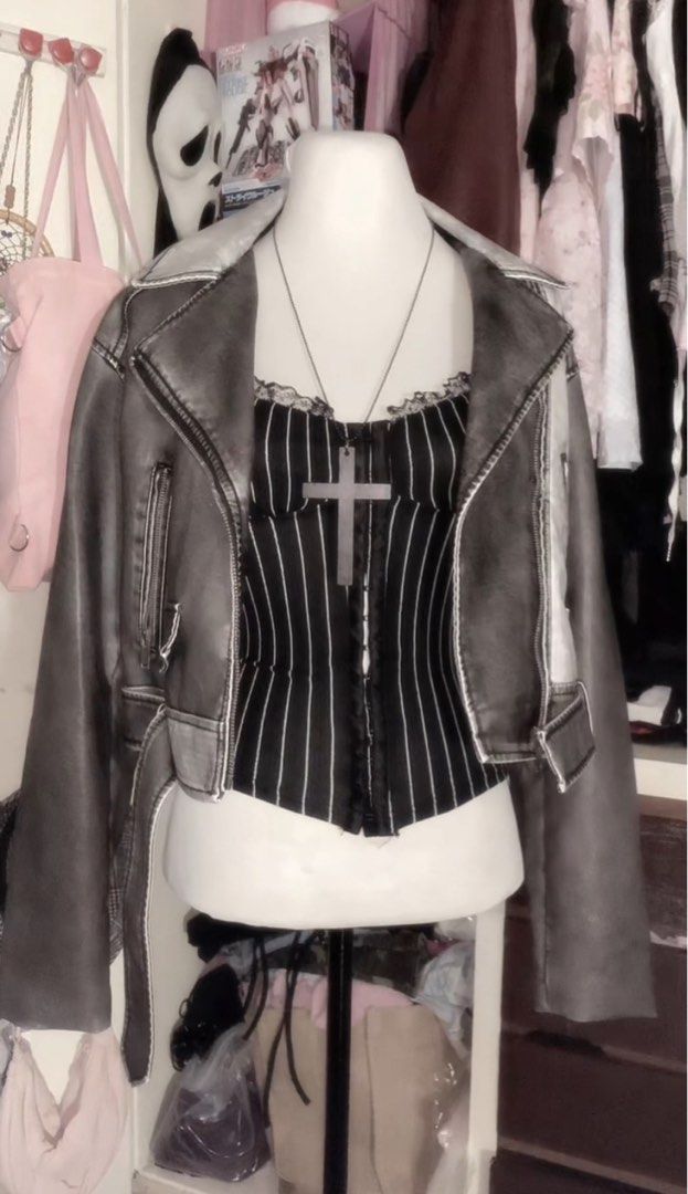 Black / Grey leather cropped jacket (Category: Coats, Jackets and Outerwear) located in Quezon City. Submitted by shoplikeisa (Listing ID 1406720139, Image 3). Description: 10/10 condition ! :3 never worn outside cropped but oversized fit ( small to large ) best fit small 🖤.
