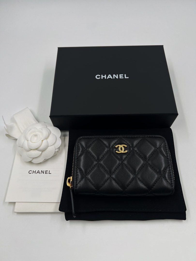 ⚜️Chanel Zipped Card Holder Case / Wallet (Category: Luxury Bags & Wallets) located in Makati City. Submitted by 90sangel (Listing ID 1406799238, Image 2). Description: •Item: Chanel Zipped Card case in lambskin 2 compartments – fits 4 credit cards and multiple compartments for business cards and all we want to fit in our wallets, this is a Chanel Lover's dream. ✨🖤 •Condition: As New! *Includes original box dustbag and cards. Free chanel paperba