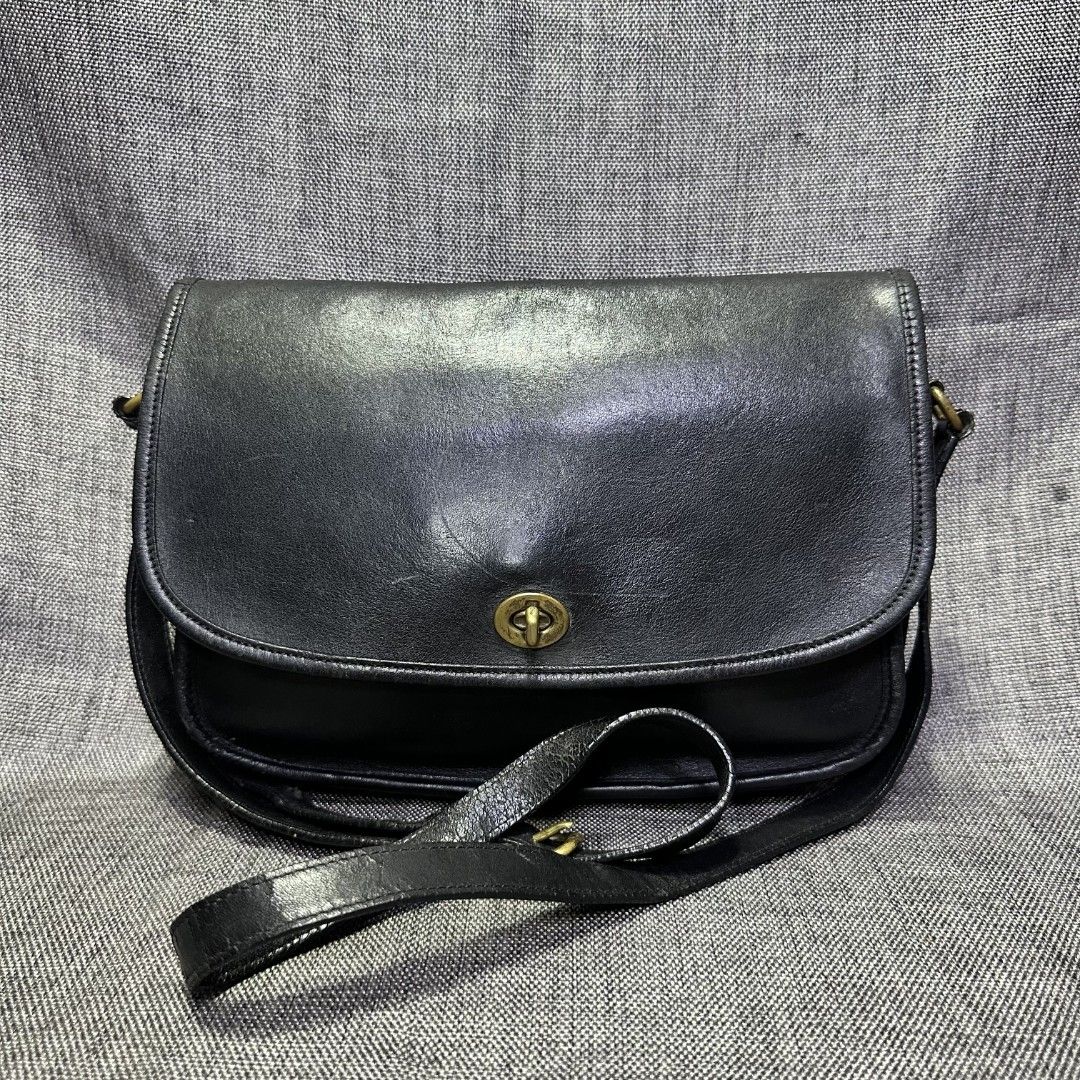 Coach vintage city bag (Category: Sling Bags) located in Manila. Submitted by greyinfash06839 (Listing ID 1406693310, Image 1). Description: 🤍Item: Coach vintage city bag 🤍Brand: Coach 🤍Matirial: Leather 🤍Quality: Original 🤍color: Black 🤍Size: Medium 🤍Dimension. H: 8 L: 11 W: 4 🤍Sex: Unisex 🤍Issue: Minimal flaws 🤍Condition Rate: 7/10 🤍Other info:.