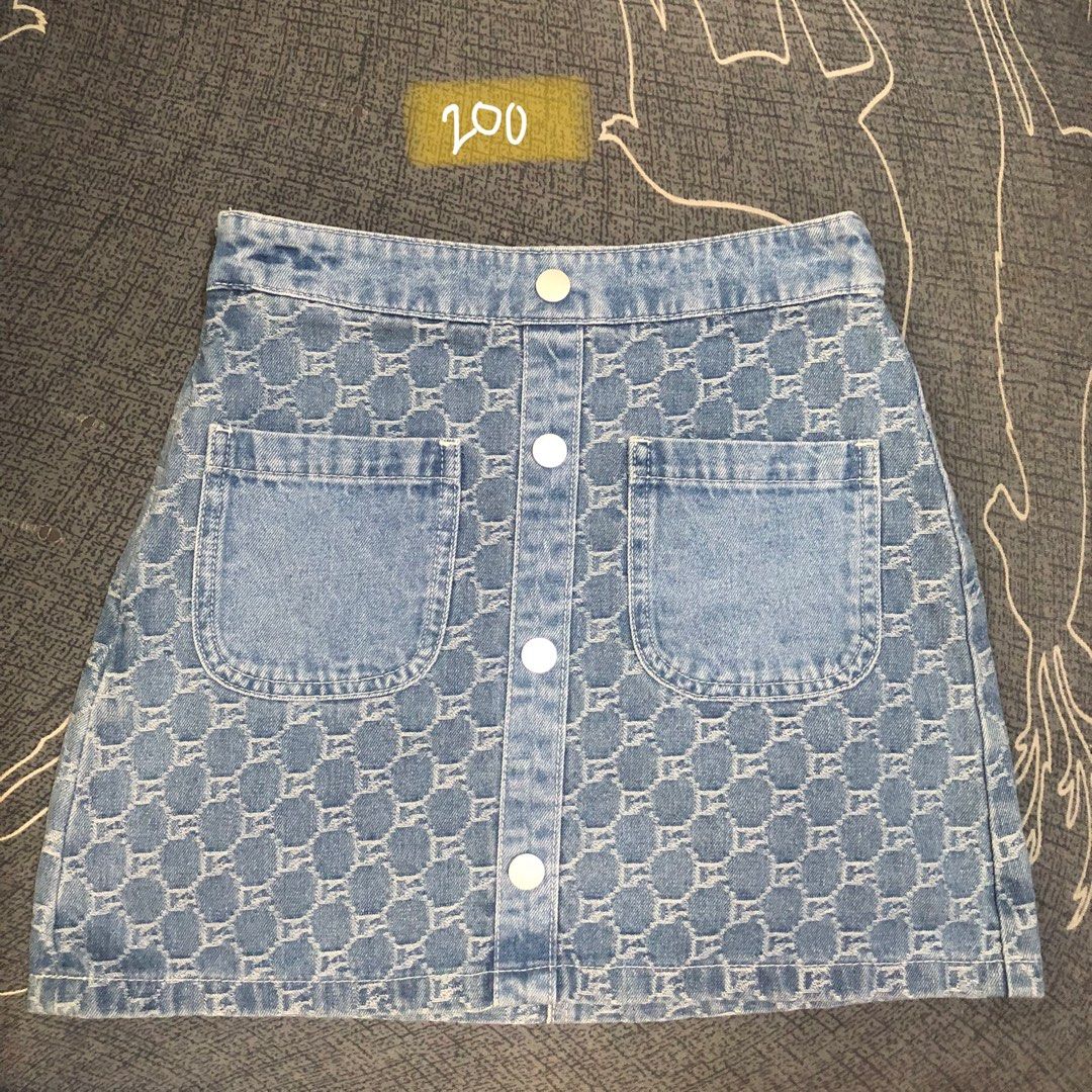 Denim Skirt with Pattern (Category: Skirts) located in Caloocan City. Submitted by declutternation (Listing ID 1406697118, Image 1). Description: 📏 lenght: 15 inches 💯no issue/damage ✨washed ❗️pattern design.