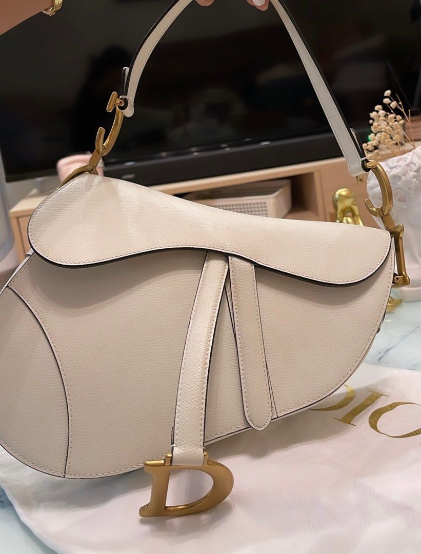 Dior saddle bag medium W/ strap (Category: Luxury Bags & Wallets) located in Bacoor. Submitted by ynnnaaa (Listing ID 1406773952, Image 1). Description: Comes w/box and dustbag.