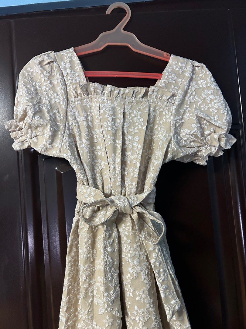 Floral Beige Dress (Category: Dresses) located in Paranaque City. Submitted by mayaris.ph (Listing ID 1406794704, Image 2). Description: Used once No brand Dress is up to knee-length Stretchable but perfectly fits small.