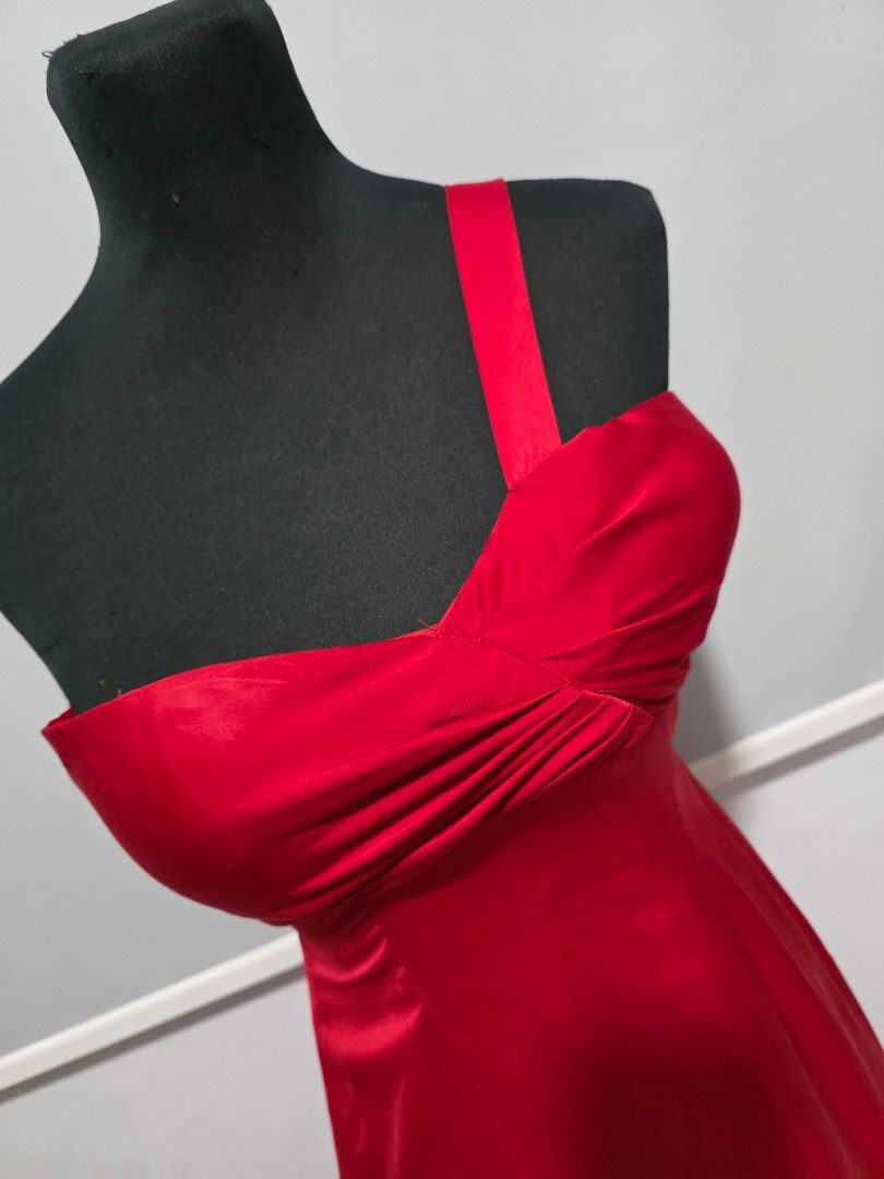 One-shoulder Long Gown (Category: Evening dresses & gowns) located in Muntinlupa City. Submitted by che.89 (Listing ID 1406757317, Image 2). Description: custom-made fits small to medium frames bust up to 32"| waist up to 26" .