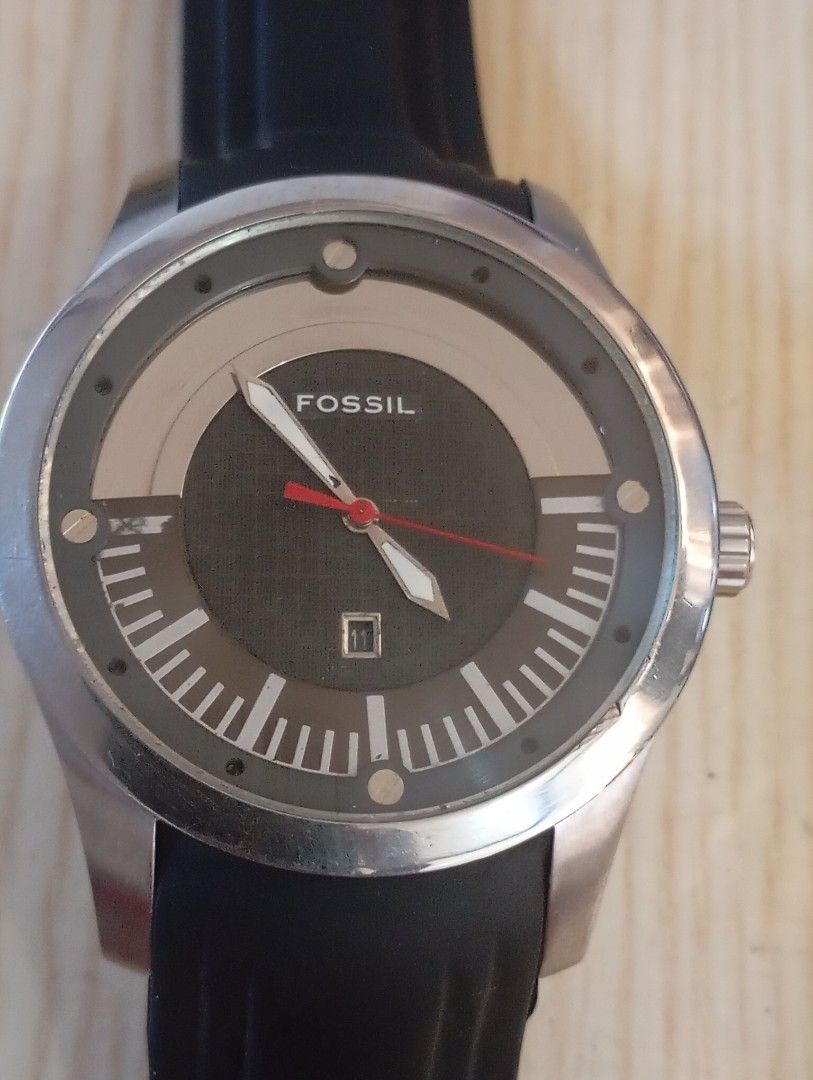 Fossil automatic (Category: Men's Watches) located in Las Pinas. Submitted by quick_deals_great_finds2 (Listing ID 1406698654, Image 2). Description: Original good working condition Automatic 40mm unisex Fully functional keeps time.