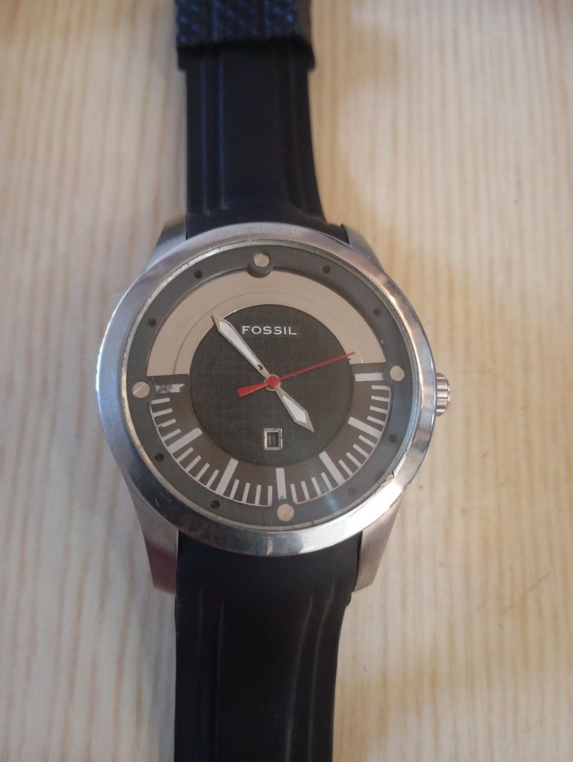 Fossil automatic (Category: Men's Watches) located in Las Pinas. Submitted by quick_deals_great_finds2 (Listing ID 1406698654, Image 1). Description: Original good working condition Automatic 40mm unisex Fully functional keeps time.