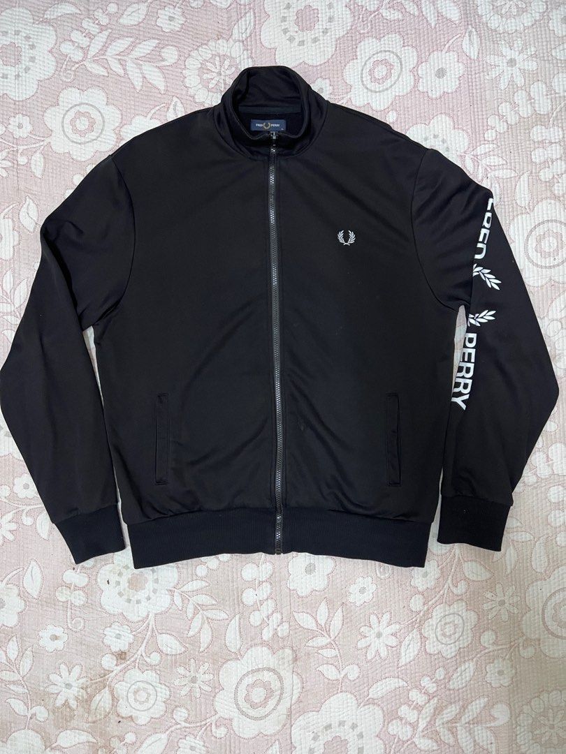 Fred perry (Category: Coats, Jackets and Outerwear) located in Tawau. Submitted by matdrobe (Listing ID 1406770310, Image 1). Description: Pit 23 Labuh 29 Postage from Tawau, Sabah DFOD.