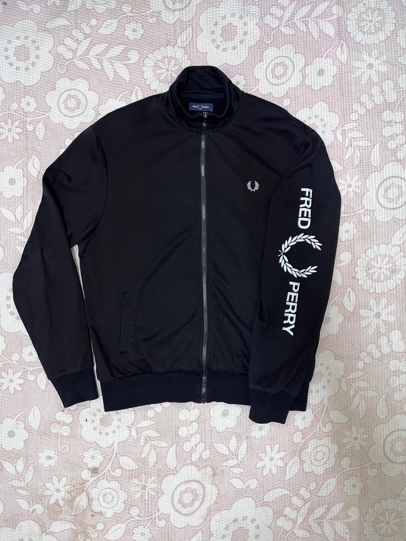 Fred perry (Category: Coats, Jackets and Outerwear) located in Tawau. Submitted by matdrobe (Listing ID 1406770310, Image 2). Description: Pit 23 Labuh 29 Postage from Tawau, Sabah DFOD.