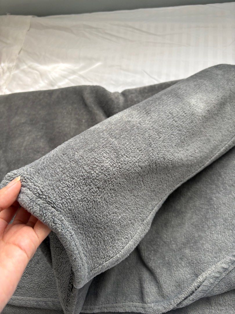 Grey Fleece Blanket (Category: Bedding & Towels) located in Manila. Submitted by pinpoints (Listing ID 1406685960, Image 2). Description: Queensize 66x92 High quality Originally bought for 300php Very soft not too thick\thin RFS: decluterring.