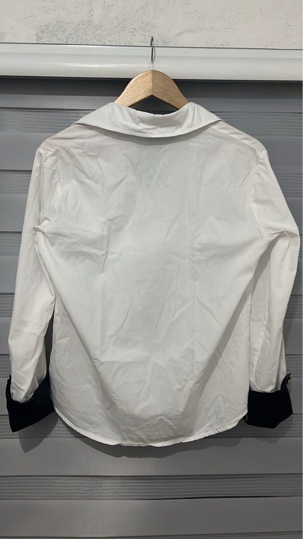 gucci (Category: Luxury Apparel) located in Digos. Submitted by ken18_hawk (Listing ID 1406754644, Image 3). Description: gucci 20x21 no issue good condition excellent condition color rate 9.5/10 dm to purchase.