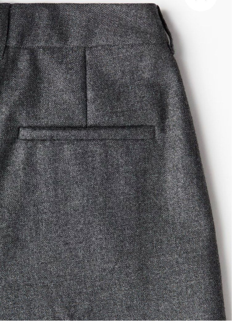 H&M Pleated Trousers - Gray (Category: Other Bottoms) located in Tanza. Submitted by deeclutterer (Listing ID 1406673319, Image 2). Description: - H&M pleated trousers - Classic gray color - Straight leg cut - Comfortable fit - Features pockets - Button closure - Suitable for casual and semi-formal occasions Good as new Highwaisted 22”-23”waist 41”- length (highwaist) ₱750 only.