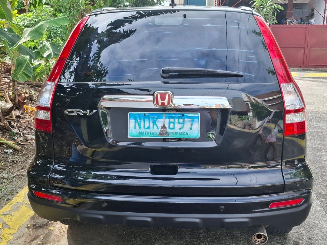 Honda CR-V 2.0 Auto (Category: Used Cars) located in Imus. Submitted by sbxpamore (Listing ID 1406809446, Image 2). Description: For Sale: Honda CR-V 2.0 Gen 3 📍 Price: ₱305,000 (Negotiable upon viewing) 📍 Mileage: 111,000 KM 📍 Color: Black 📍 Condition: All stock, well-maintained ✅ Fresh in and out ✅ PMS check-up done last October 19, 2025 ✅ Smooth engine and transmission ✅ Cold aircon, clean interior Reason for selling: Upgrade 📞 Message no