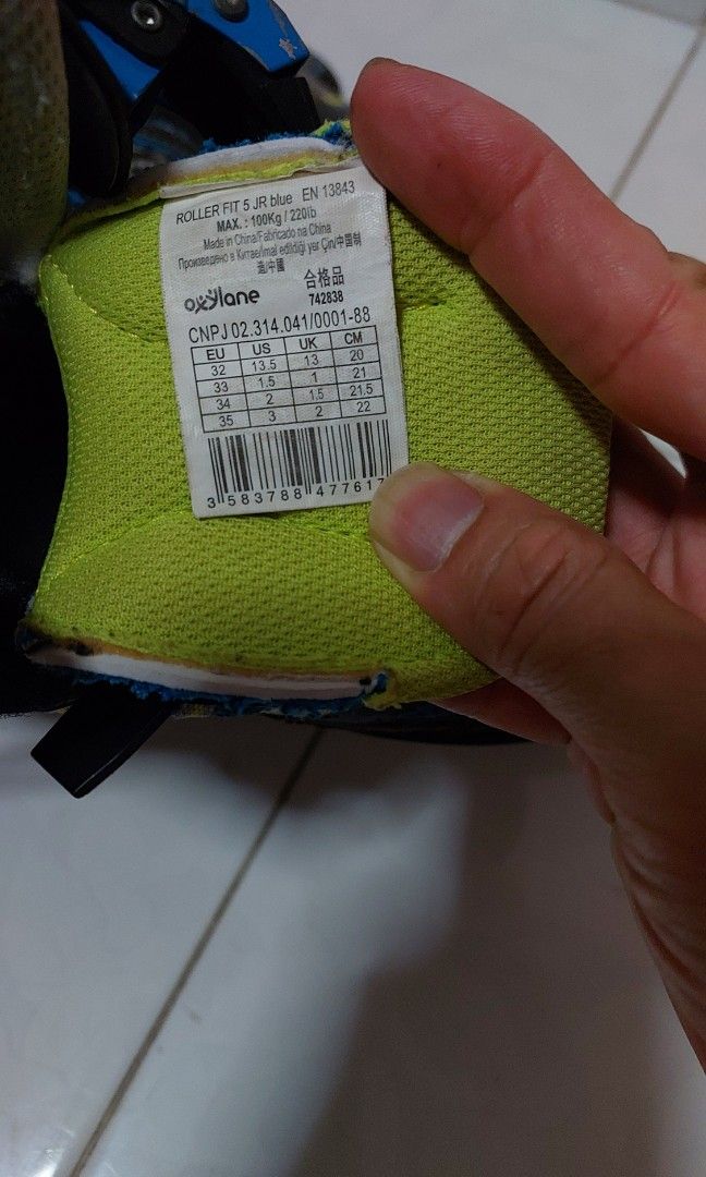 Inline skates (Category: Skates, Rollerblades & Scooters) located in Singapore. Submitted by spencer0700 (Listing ID 1406769824, Image 4). Description: well used but still good to go. RFS: my kid outgrown it Size: EU 32 to 35 I got another EU 35 to 38 Oxelo from Decathlon For self pickup at Pasir Ris Drive6 only! Thanks for viewing! tag: skates, blade, rollerblade.