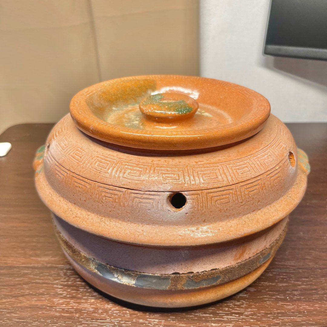 Japanese Roasting Pot with Stones (Category: BBQ, Grills & Hotpots) located in Pasig City. Submitted by thingsandknickknacks (Listing ID 1406787066, Image 1). Description: .