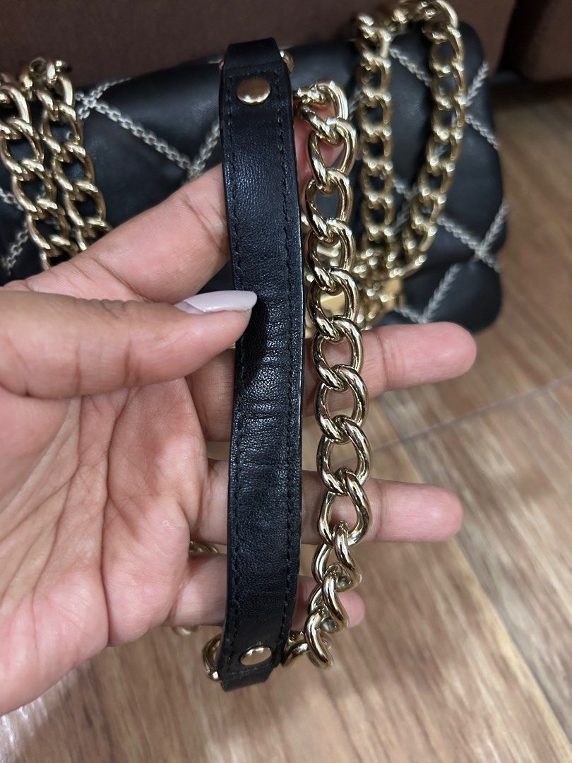 Kate Spade New York Black Chain Bag (Category: Luxury Bags & Wallets) located in Manila. Submitted by mhainers (Listing ID 1406652164, Image 3). Description: - Authentic Kate Spade 2 way bag - Shoulder & handbag - White stitching detail - Pink fabric interior lining - Flap closure - Chain and leather strap - Classy & Elegant style - bought in Singapore (hindi maxado nagamit).