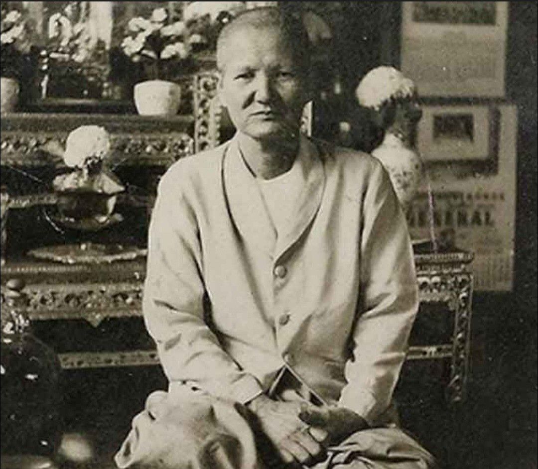 Khun Mae Chee Boon Ruen loop tai bless by Ck Udom ( back with kun mae ...