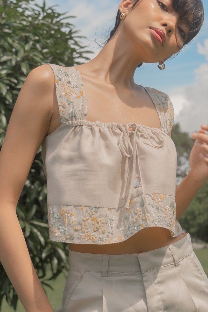Laya Manila cropped linen top (Category: Sleeveless) located in Paranaque City. Submitted by planetandy (Listing ID 1406696625, Image 1). Description: Brand new! This top is so pretty :( letting go as I got the wrong size I paid around 2k as I requested to make the top longer.