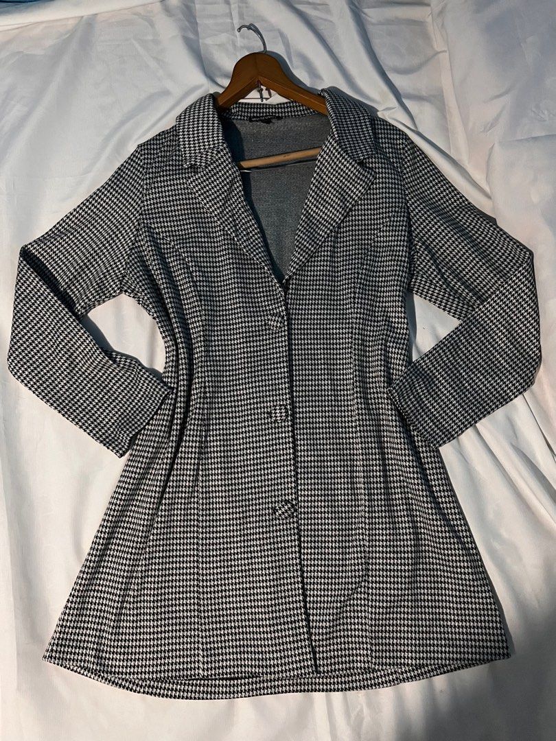 Long coat/blazer (Category: Coats, Jackets and Outerwear) located in Valenzuela. Submitted by sterlings (Listing ID 1406717339, Image 1). Description: Size: Xl on tag (can fit to L) Loc. Valenzuela MOP. Gcash .