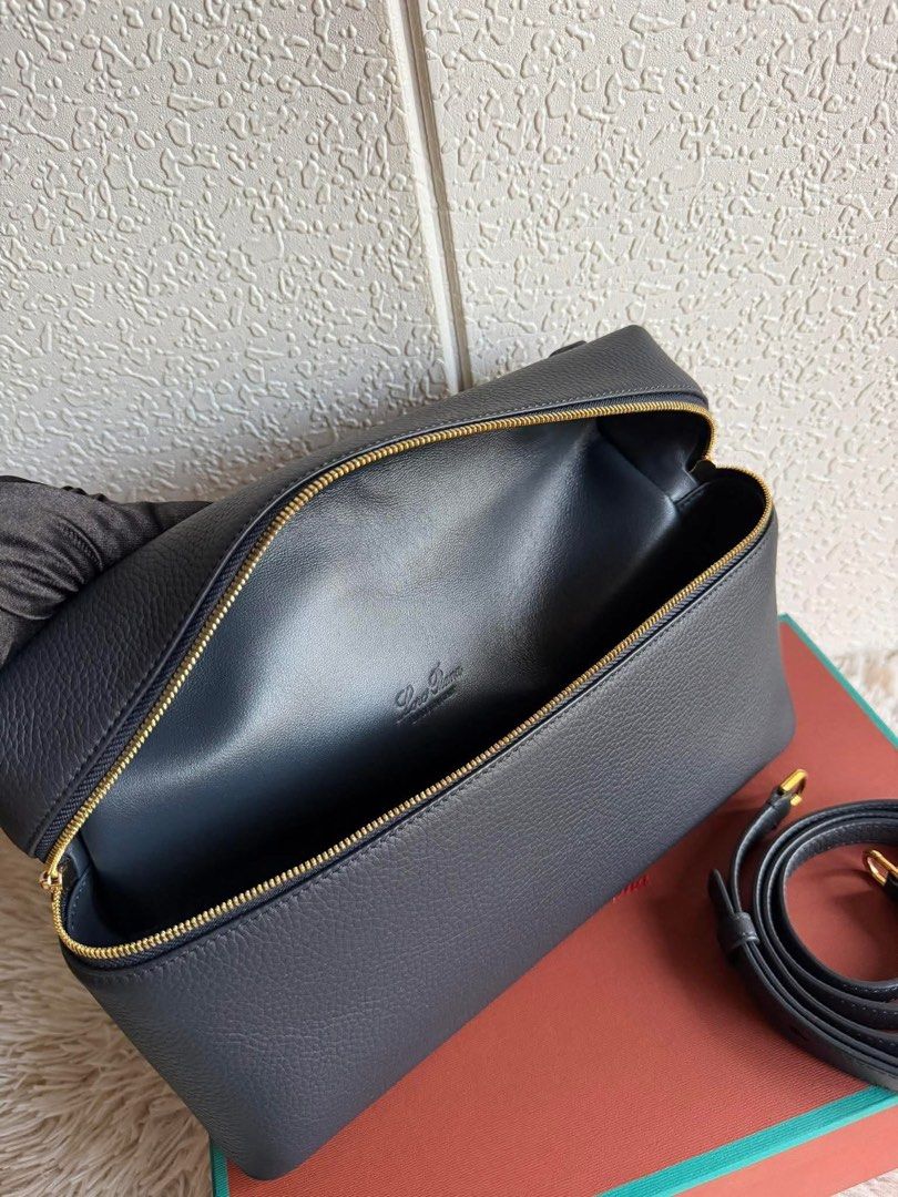 🇯🇵Loro Piana L27 (Category: Luxury Bags & Wallets) located in Manila. Submitted by trendyfindscitrine (Listing ID 1406675220, Image 2). Description: Actual photo Genuine calfskin leather .