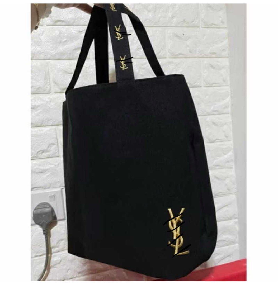 LP POSTED Large YS Black makeup pouch Sephora (Category: Makeup) located in Manila. Submitted by beautyboutique9 (Listing ID 1406719292, Image 3). Description: Brand new and authentic Selling low and affordable .