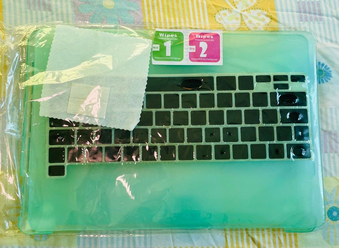 Macbook Pro M1 13” case (Green) (Category: Cases & Sleeves) located in Bulacan. Submitted by iannecs (Listing ID 1406812444, Image 1). Description: Macbook Pro M1 13” case (Green) with Silicone keyboard cover Good as New.