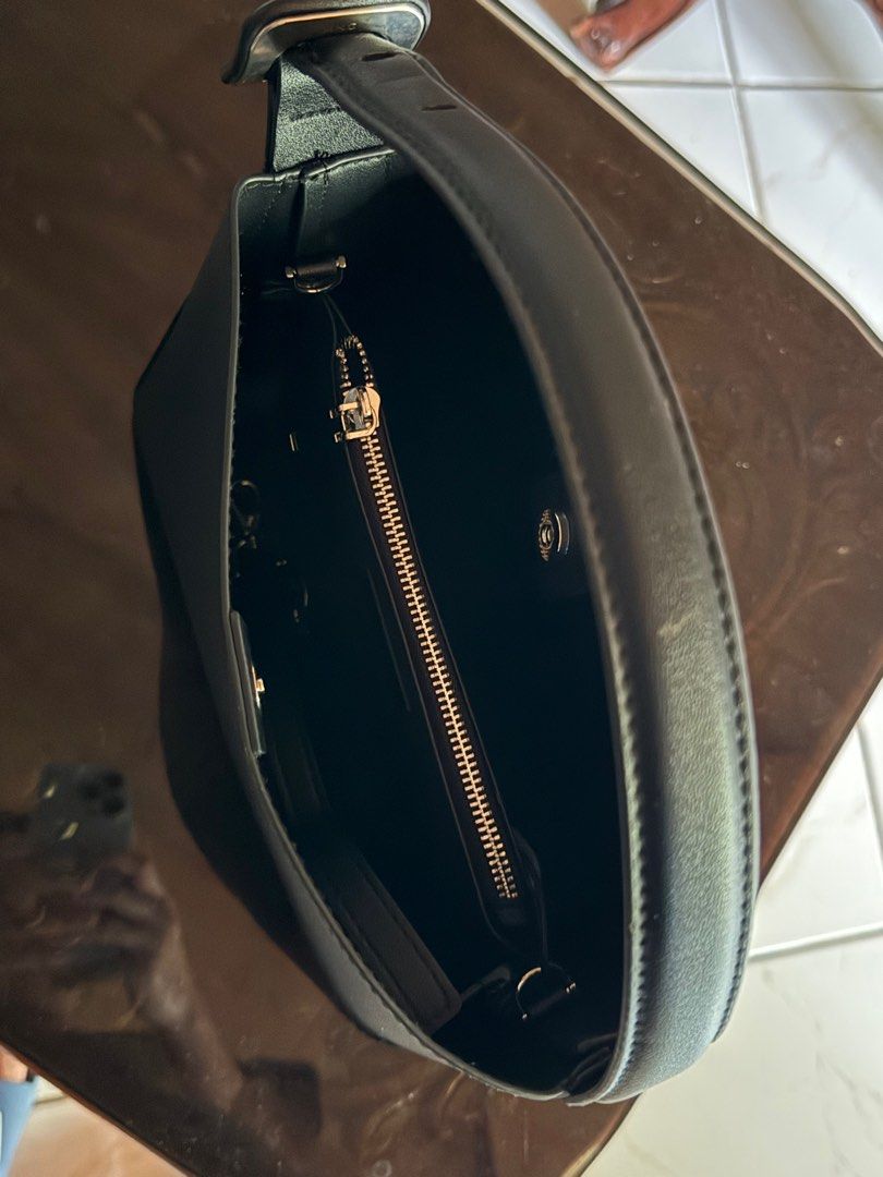 MANGO BUCKET BAG WITH BUCKLE (Category: Luxury Bags & Wallets) located in Lipa City. Submitted by delledeclutters (Listing ID 1406663764, Image 2). Description: used once only.