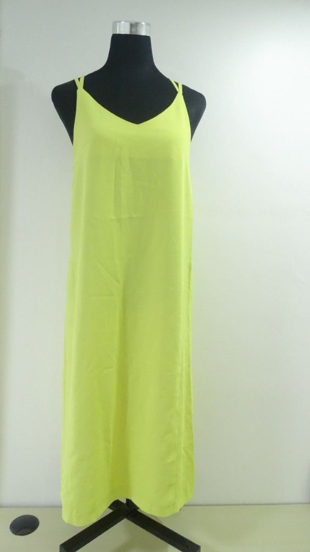 Manhattan Neon Yellow Dress (Category: Dresses) located in Bulacan. Submitted by aarchive (Listing ID 1406656474, Image 1). Description: - Fits Medium to Semi Large - Neon yellow dress - V-neck design - Unique strap detail on the back - Brand: Manhattan - Lightweight material - Simple and elegant style - Perfect for warm weather Please note color varies due to lighting, camera and display settings. MOP: Gcash/MAYA/BPI Shipping fee is shouldered b