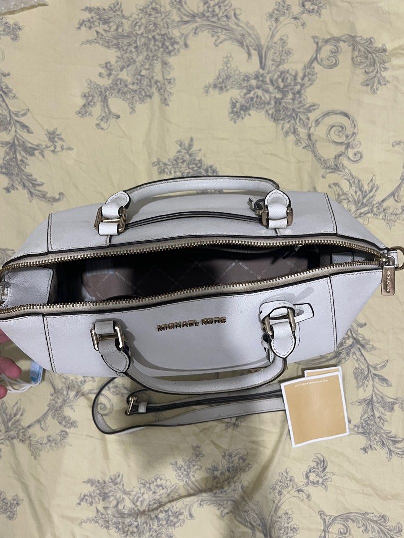 Michael Kors Ciara bag (Category: Luxury Bags & Wallets) located in Manila. Submitted by jw.isada (Listing ID 1406757621, Image 2). Description: Guaranteed authentic. Bought from the outlet SF shouldered by buyer.