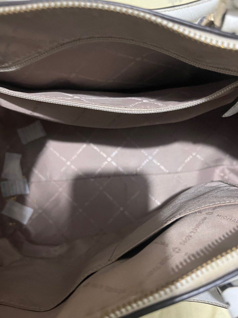 Michael Kors Ciara bag (Category: Luxury Bags & Wallets) located in Manila. Submitted by jw.isada (Listing ID 1406757621, Image 3). Description: Guaranteed authentic. Bought from the outlet SF shouldered by buyer.