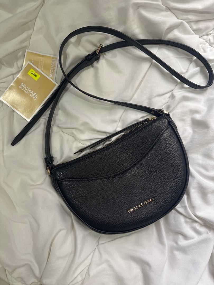 Michael Kors Dover Small Crossbody Bag (Category: Luxury Bags & Wallets) located in Los Banos. Submitted by capsule_closet (Listing ID 1406693246, Image 1). Description: -Pebbled Leather Material -Comes with MK cards -Bought via US Pasabuy -Mint Condition 9.5/10 -100% Authentic .