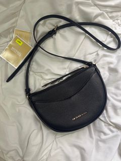 (Category: ) located in . Submitted by capsule_closet (Listing ID 1406693246, Image 1). Description: .