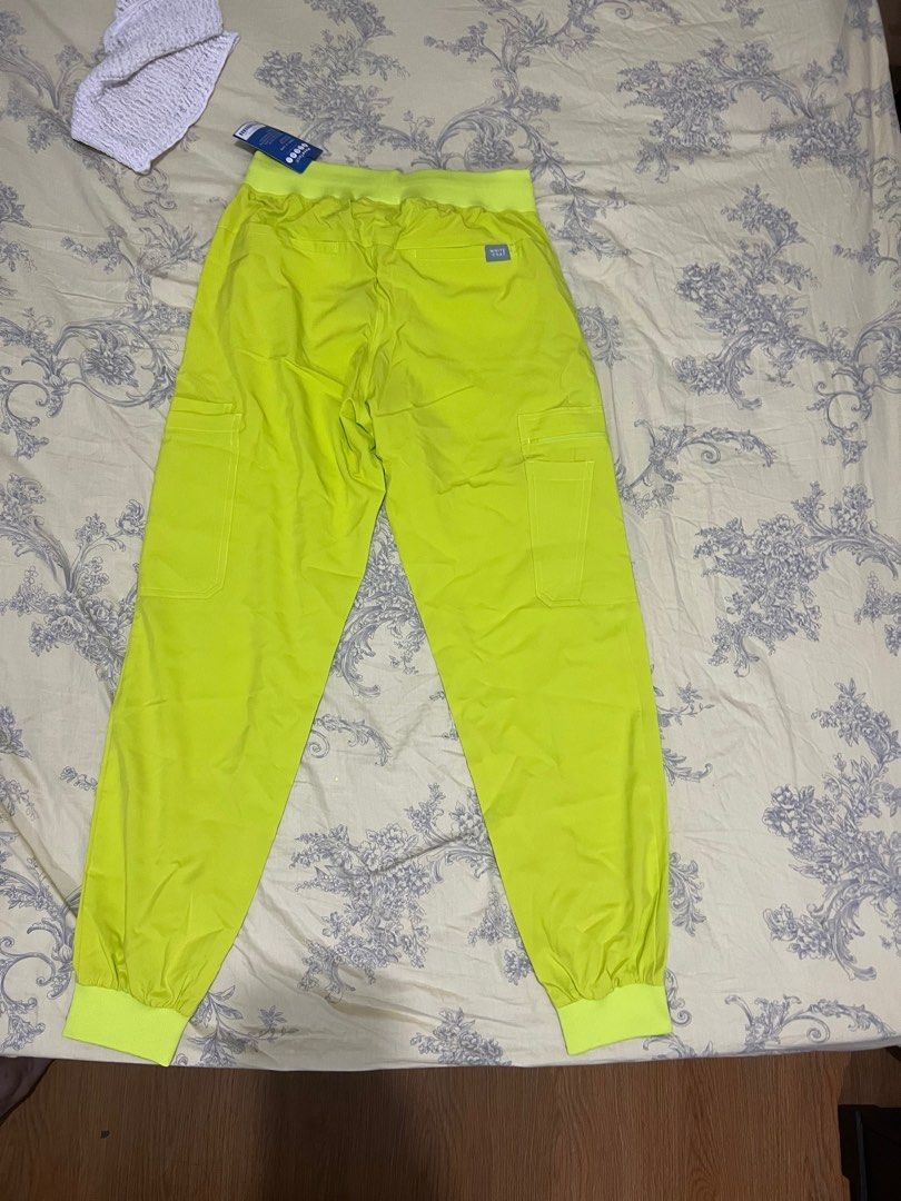 MoveTech White Coat Scrub Pants - Small (Category: Other Bottoms) located in Manila. Submitted by jw.isada (Listing ID 1406758062, Image 2). Description: Price slightly nego SF shouldered by buyer.
