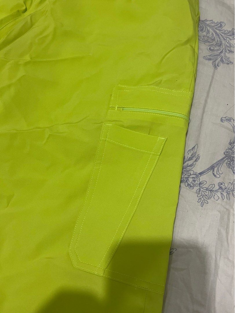 MoveTech White Coat Scrub Pants - Small (Category: Other Bottoms) located in Manila. Submitted by jw.isada (Listing ID 1406758062, Image 3). Description: Price slightly nego SF shouldered by buyer.