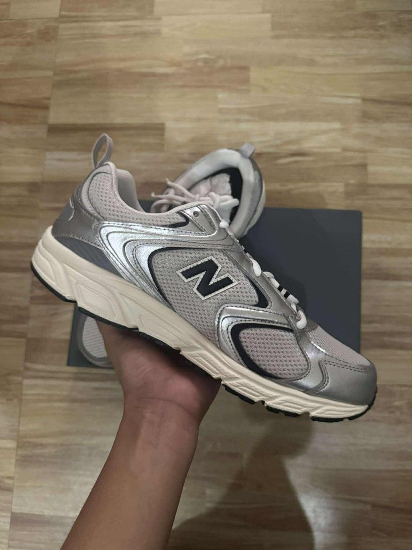 New Balance 408 (Category: Sneakers) located in Bacoor. Submitted by gensto (Listing ID 1406764301, Image 3). Description: unisex.brand New. Never worn. Bought from shoppe mall of new balance for Php 4,500+. Can show proof of authenticity. Original po ito. Last price Size: USM = 8.5 US W = 10 RFS: Maling size po naorder ko..